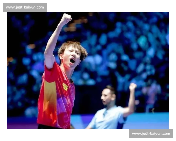 林高远与时尚才女合影引热议 工作室澄清:仅是跨界合作