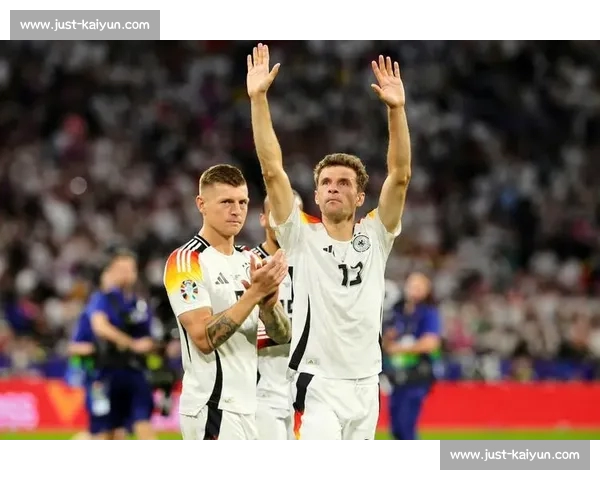 德天空预测拜仁首发:穆勒领衔,新星阿兹努或迎世俱杯首秀 德天空预测拜仁首发:穆勒领衔,新星阿兹努或迎世俱杯首秀