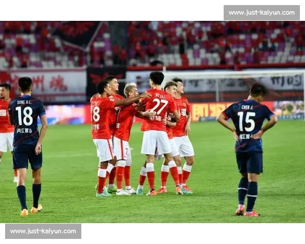 年轻双子星闪耀!海港客场 3-1 河南,李新翔首球 + 莱昂纳多传射建功